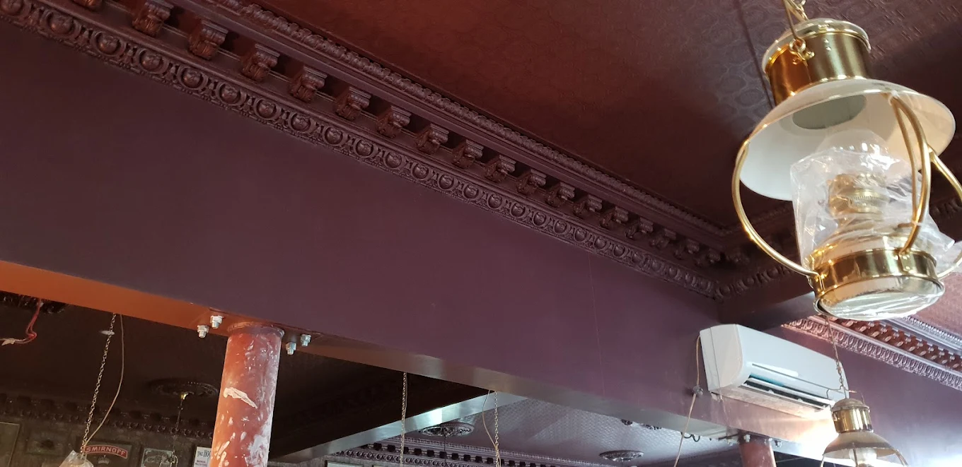 Decorative cornice restoration with finished ceiling detail